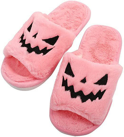 Acogedoras pantuflas de casa con diseño de calabaza de Halloween