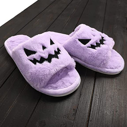 Acogedoras pantuflas de casa con diseño de calabaza de Halloween