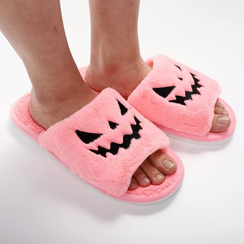 Acogedoras pantuflas de casa con diseño de calabaza de Halloween