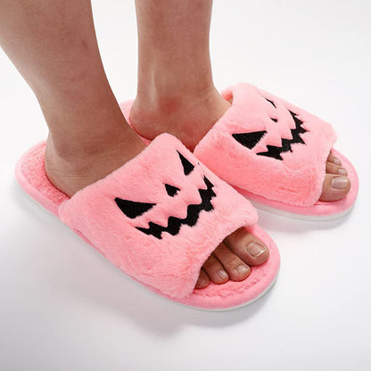 Acogedoras pantuflas de casa con diseño de calabaza de Halloween