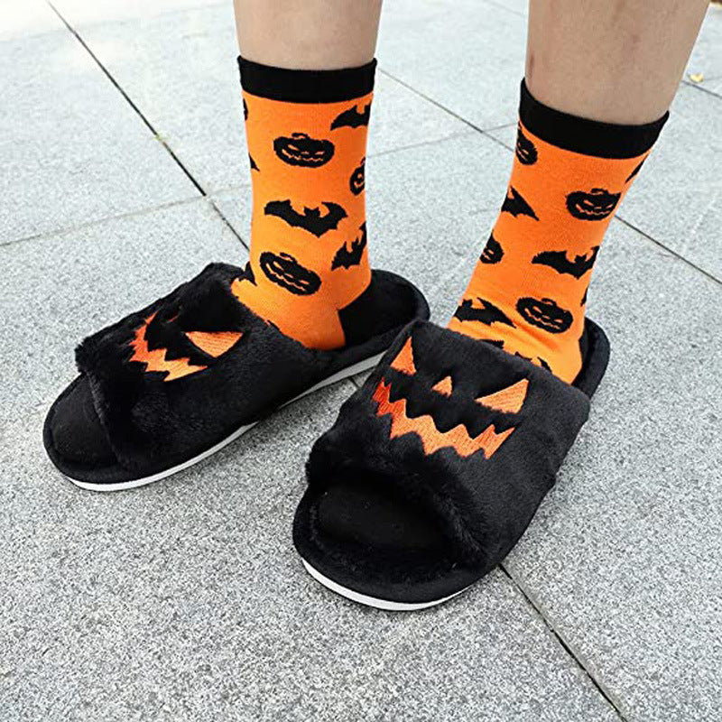 Acogedoras pantuflas de casa con diseño de calabaza de Halloween