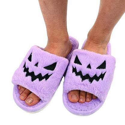 Acogedoras pantuflas de casa con diseño de calabaza de Halloween