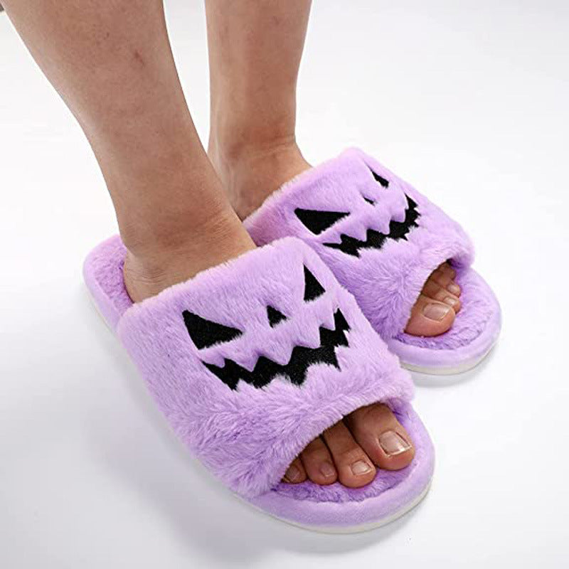 Acogedoras pantuflas de casa con diseño de calabaza de Halloween